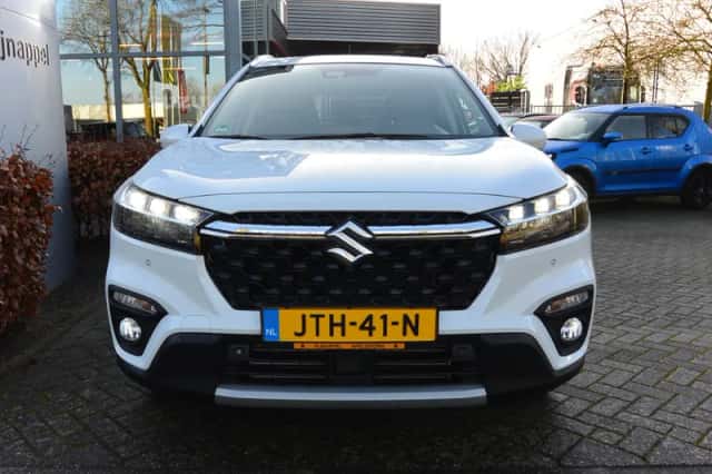 Suzuki S-CROSS (2022) thumbnail 2