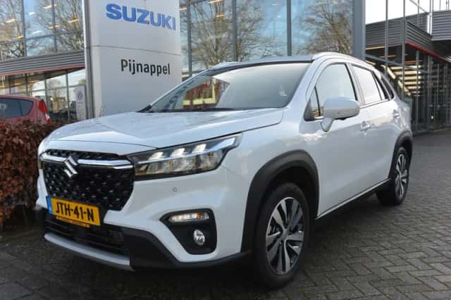 Suzuki S-CROSS (2022) thumbnail 3