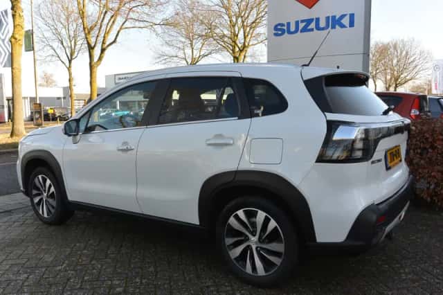 Suzuki S-CROSS (2022) thumbnail 5