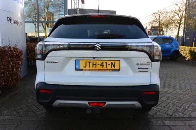 Suzuki S-CROSS (2022) thumbnail 6
