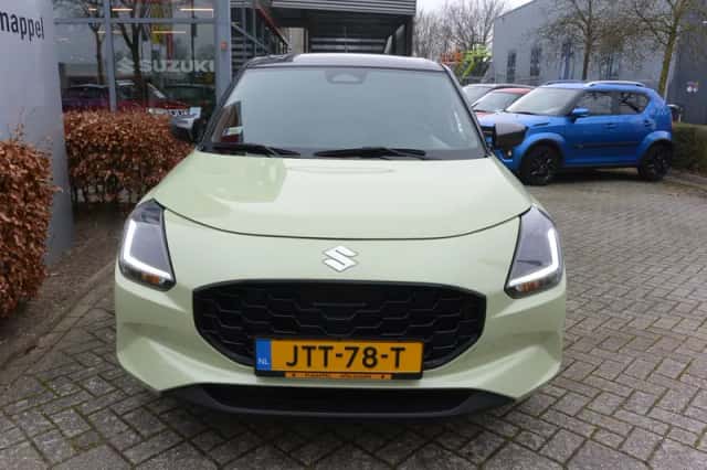 Suzuki Swift (2025) thumbnail 2