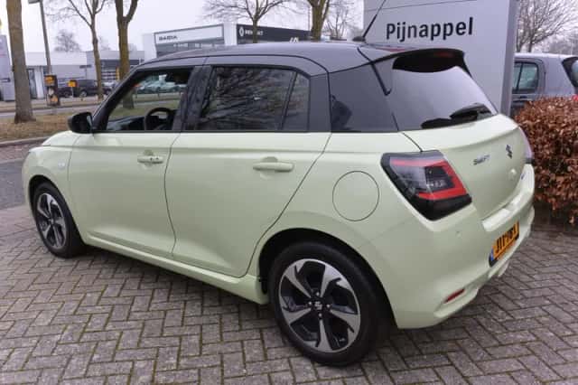 Suzuki Swift (2025) thumbnail 5