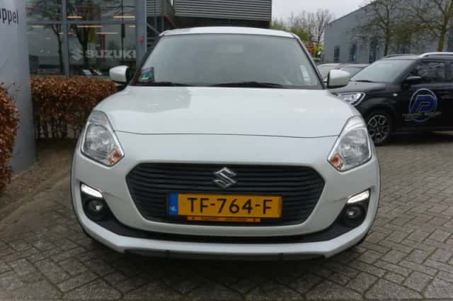Suzuki Swift (2018) thumbnail 2