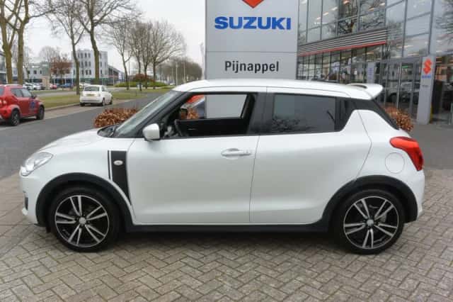 Suzuki Swift (2018) thumbnail 4