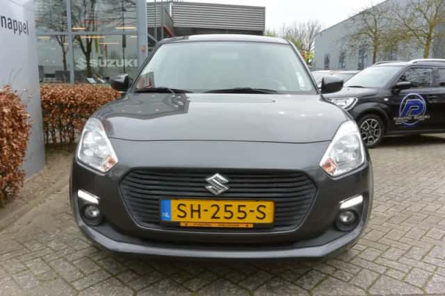 Suzuki Swift (2018) thumbnail 2