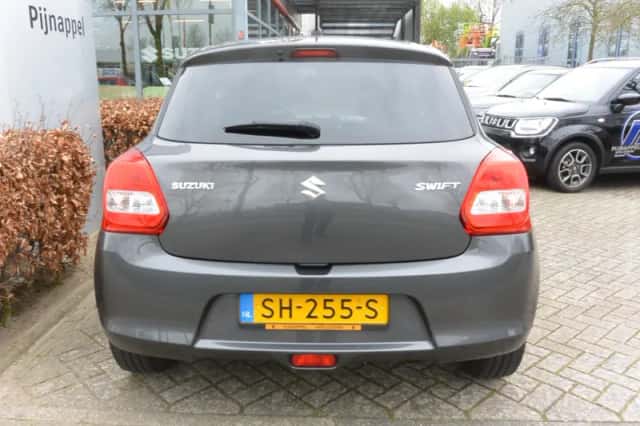 Suzuki Swift (2018) thumbnail 5