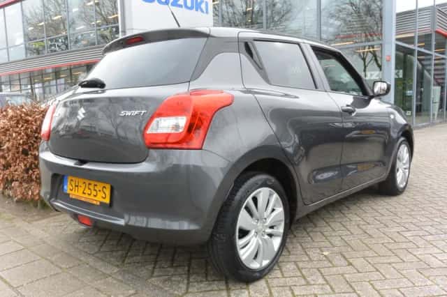Suzuki Swift (2018) thumbnail 6