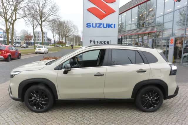 Suzuki S-CROSS (2026) thumbnail 4