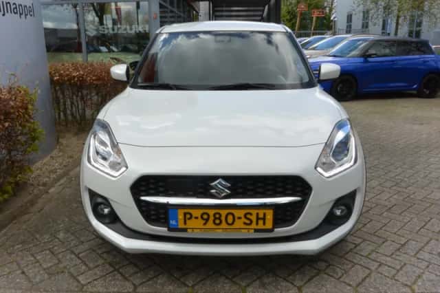 Suzuki Swift (2021) thumbnail 2