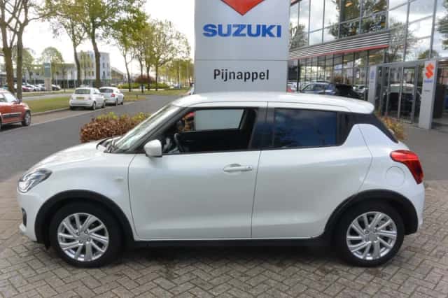 Suzuki Swift (2021) thumbnail 4