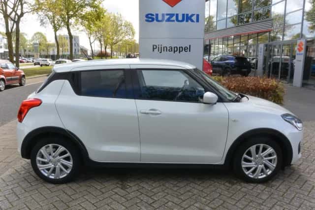 Suzuki Swift (2021) thumbnail 6