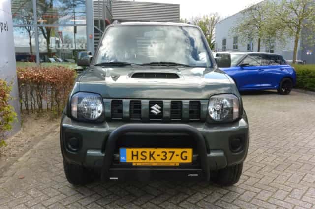 Suzuki JIMNY (2017) thumbnail 2