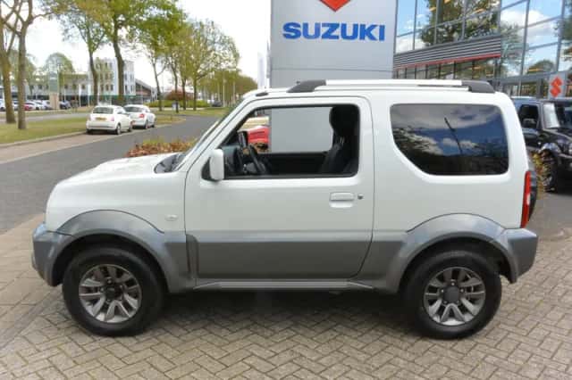 Suzuki JIMNY (2017) thumbnail 4