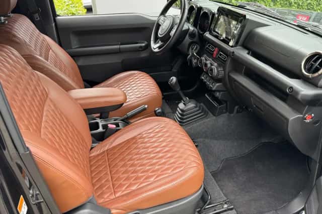 Suzuki JIMNY (2019) thumbnail 3