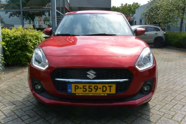 Suzuki Swift (2022) thumbnail 2