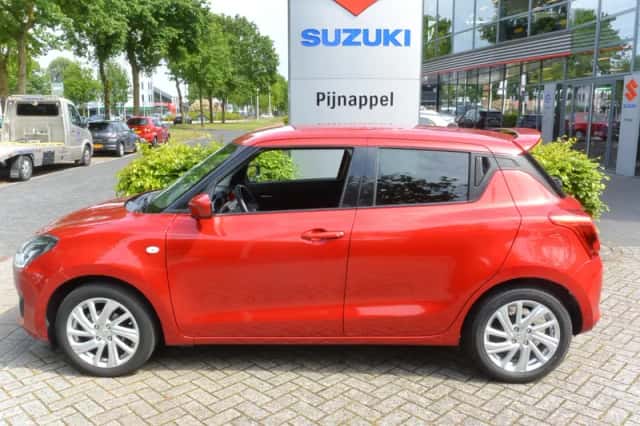Suzuki Swift (2022) thumbnail 4