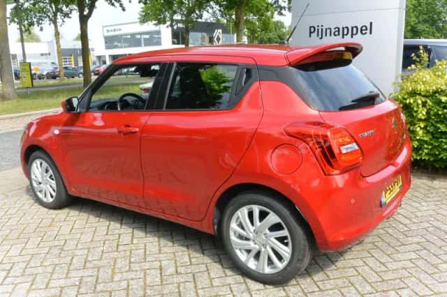Suzuki Swift (2022) thumbnail 5