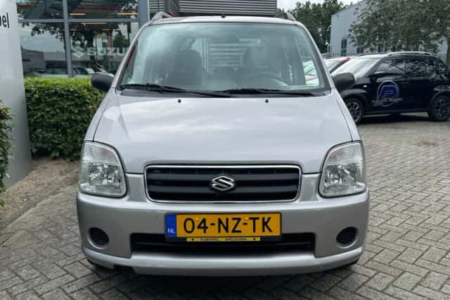 Suzuki WAGON R+ (2004) thumbnail 4