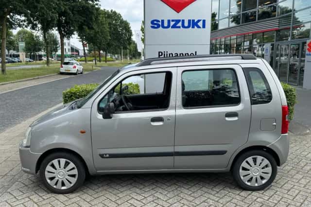 Suzuki WAGON R+ (2004) thumbnail 6