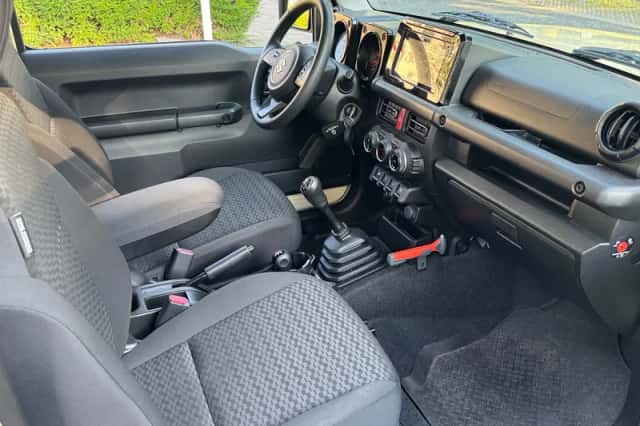 Suzuki JIMNY (2019) thumbnail 3