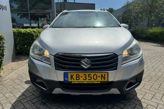Suzuki S-CROSS (2015) thumbnail 4