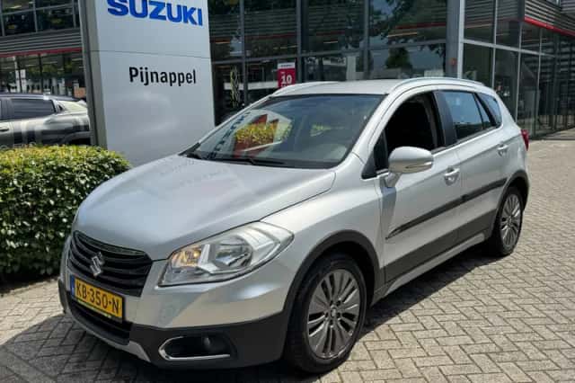 Suzuki S-CROSS (2015) thumbnail 5