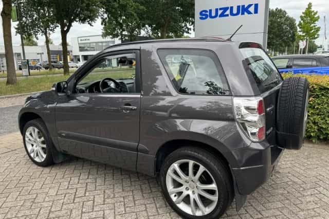 Suzuki Grand Vitara (2009) thumbnail 2