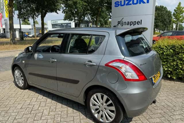 Suzuki Swift (2013) thumbnail 2