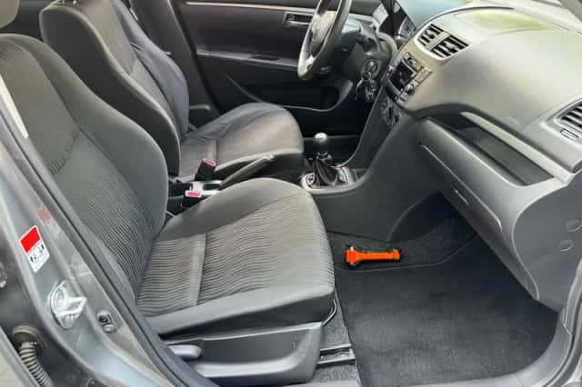 Suzuki Swift (2013) thumbnail 3