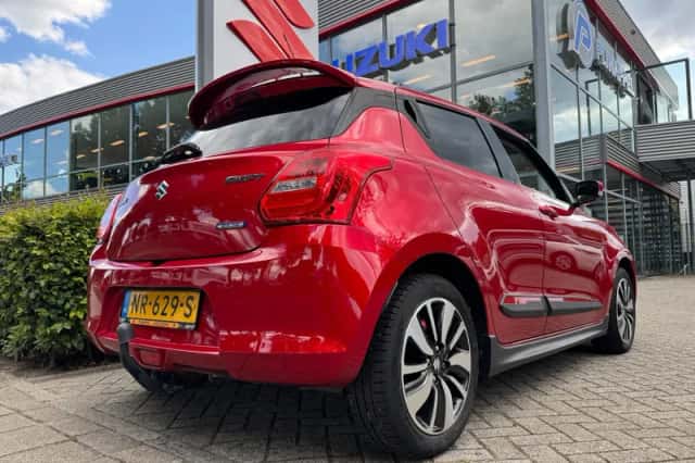 Suzuki Swift (2017) thumbnail 2