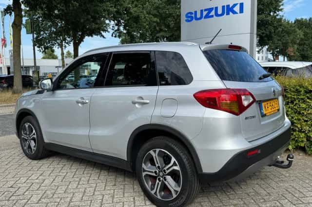 Suzuki Vitara (2016) thumbnail 2