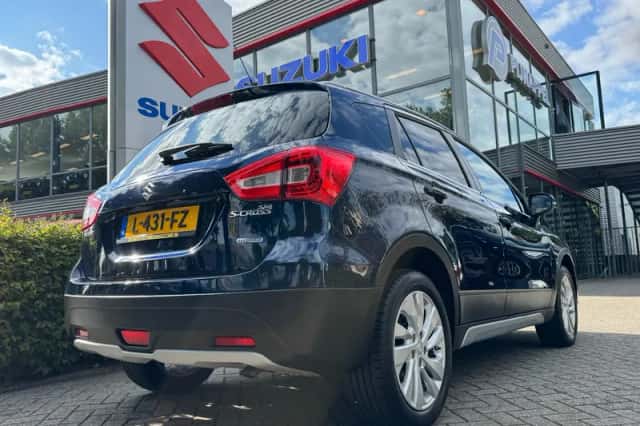Suzuki S-CROSS (2020) thumbnail 2