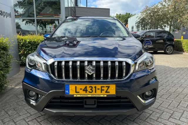 Suzuki S-CROSS (2020) thumbnail 4