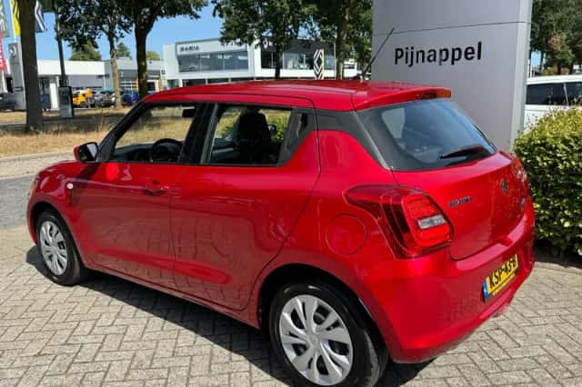 Suzuki Swift (2021) thumbnail 2