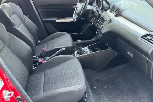 Suzuki Swift (2021) thumbnail 3