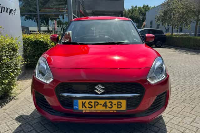 Suzuki Swift (2021) thumbnail 4