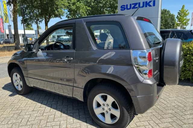 Suzuki Grand Vitara (2014) thumbnail 2