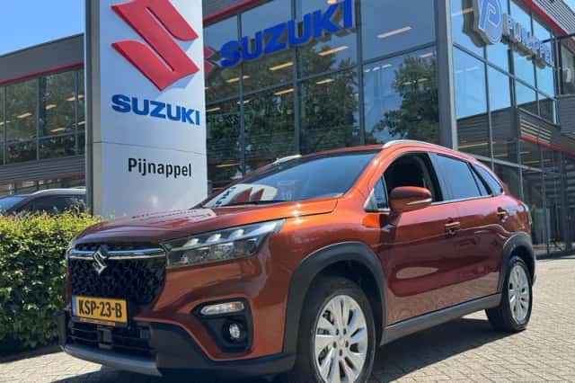 Suzuki S-CROSS (2023) thumbnail 1