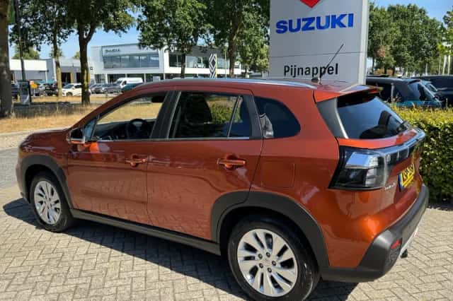 Suzuki S-CROSS (2023) thumbnail 2