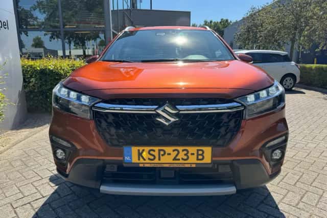 Suzuki S-CROSS (2023) thumbnail 4