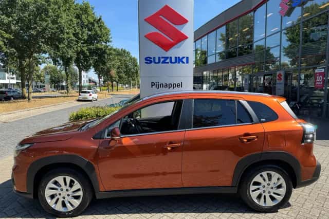 Suzuki S-CROSS (2023) thumbnail 6