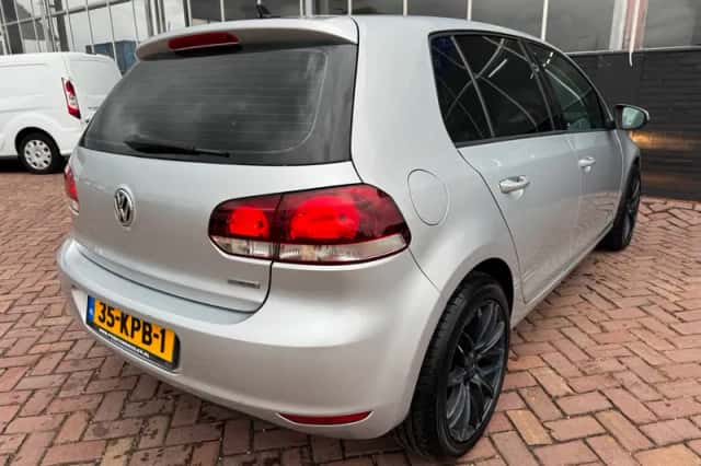 Volkswagen Golf (2010) thumbnail 4
