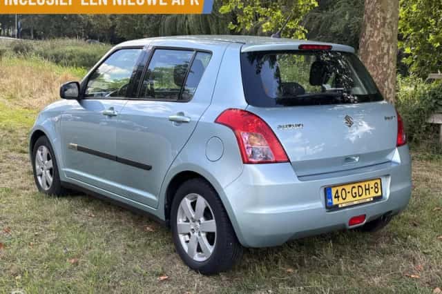 Suzuki Swift (2008) thumbnail 4