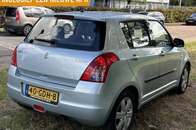 Suzuki Swift (2008) thumbnail 5