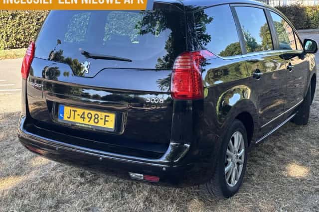 Peugeot 5008 (2010) thumbnail 4