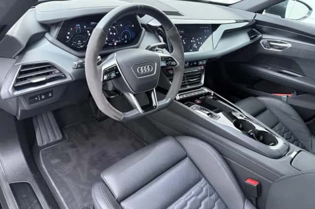 Audi e-tron GT (2023) thumbnail 3