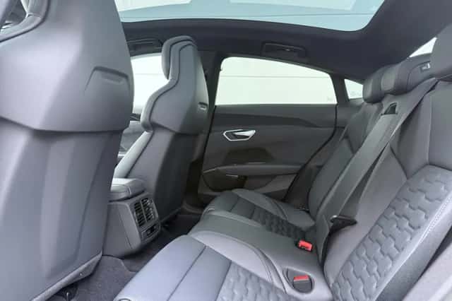 Audi e-tron GT (2023) thumbnail 7