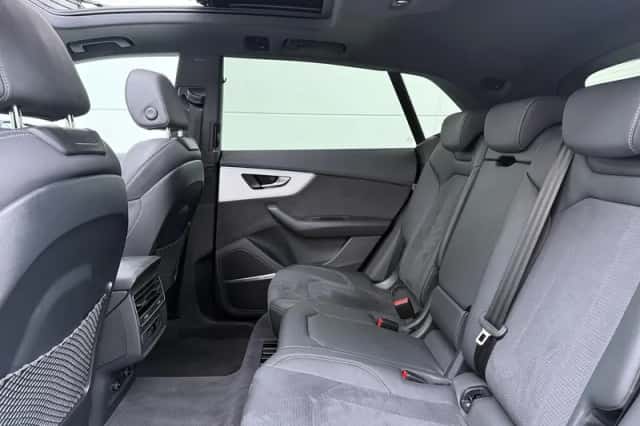 Audi Q8 (2023) thumbnail 7