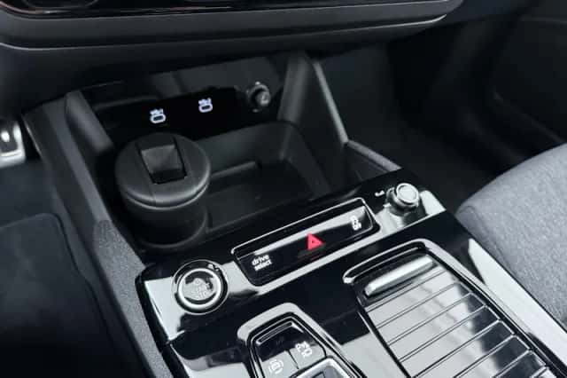 Audi Q6 e-tron (2025) thumbnail 14