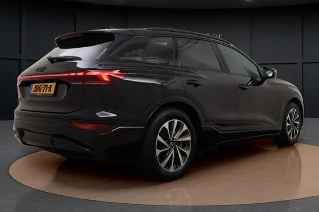 Audi Q6 e-tron (2025) thumbnail 6